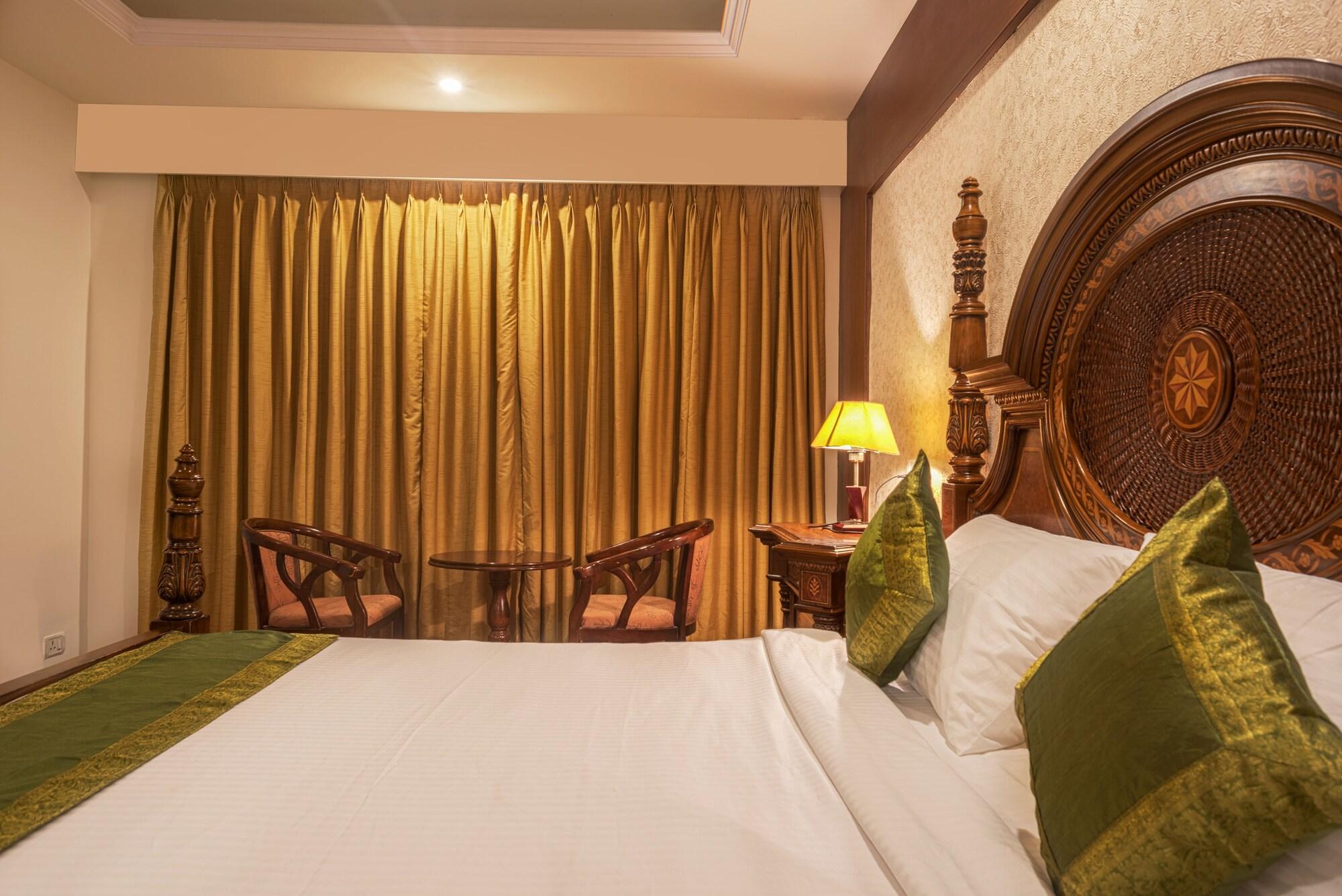 Treebo Trend Grand Plaza Nampally Hyderabad Exterior photo