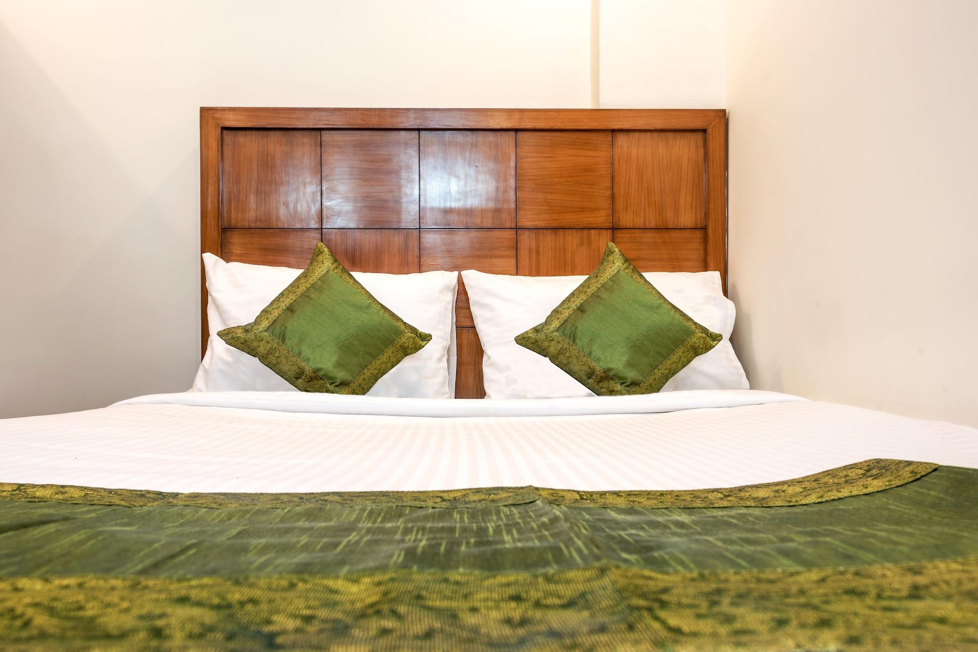 Treebo Trend Grand Plaza Nampally Hyderabad Exterior photo
