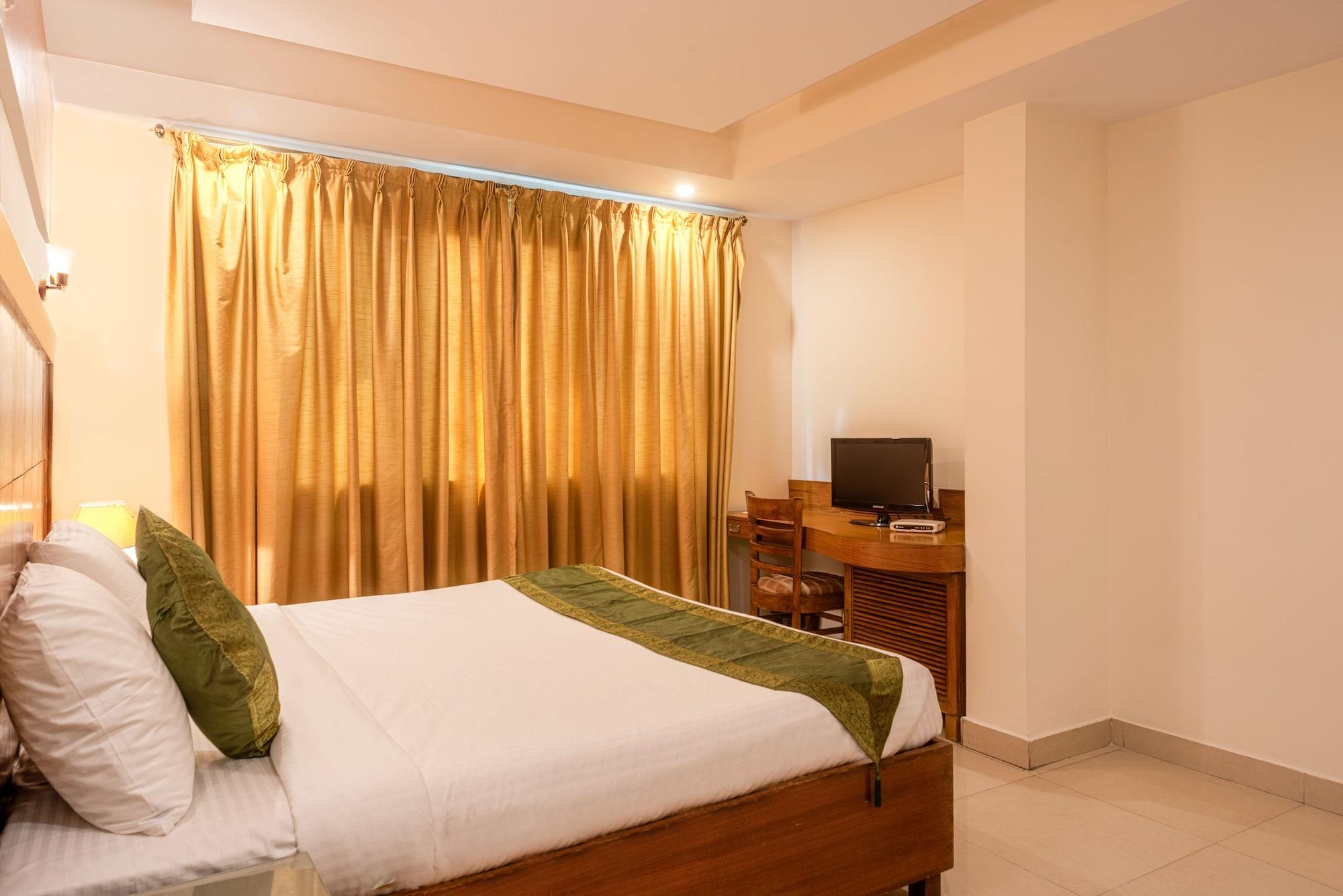 Treebo Trend Grand Plaza Nampally Hyderabad Exterior photo
