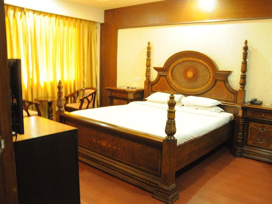 Treebo Trend Grand Plaza Nampally Hyderabad Exterior photo