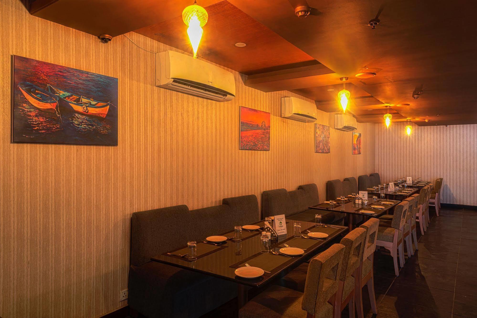 Treebo Trend Grand Plaza Nampally Hyderabad Exterior photo