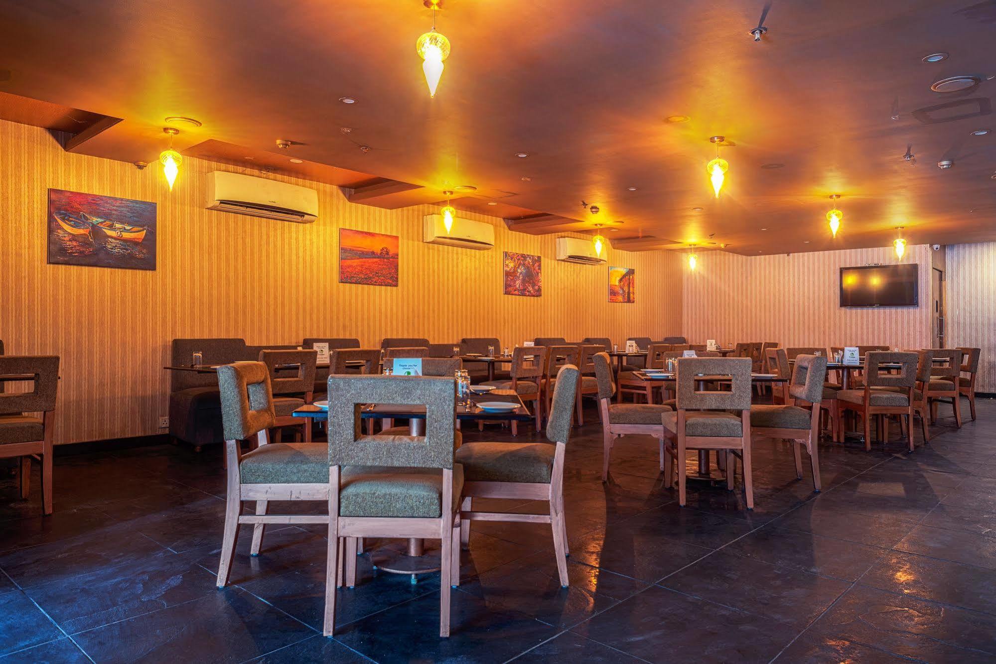 Treebo Trend Grand Plaza Nampally Hyderabad Exterior photo